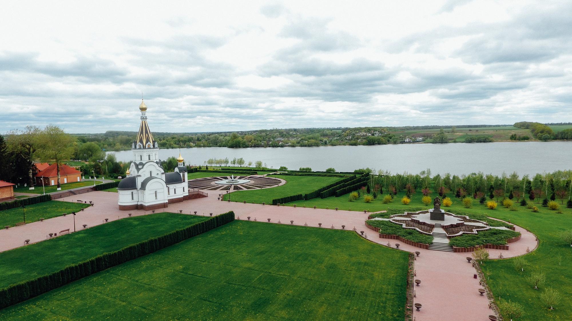 Ковалевка николаевский. Село Ковалевка Киевская область. Ковалевка (Николаевский район). Село Ковалевка Киевская область фото. Озеро Ковалевка речка.